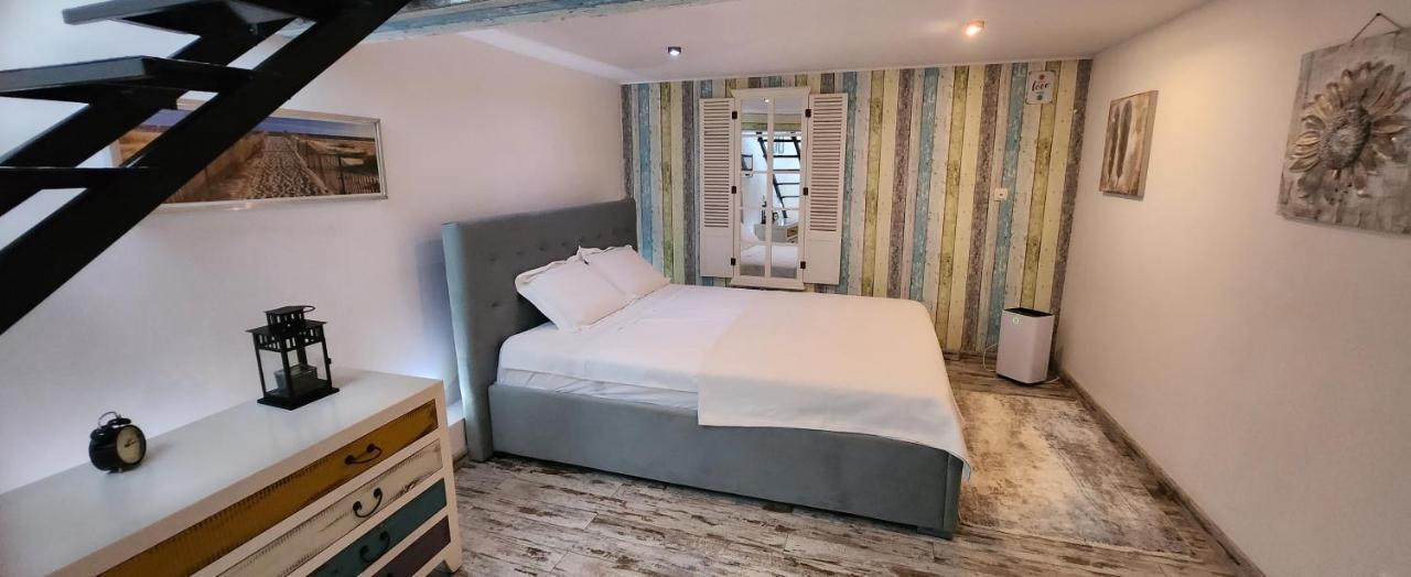 Morii Lake Pool Villa بوخارست المظهر الخارجي الصورة