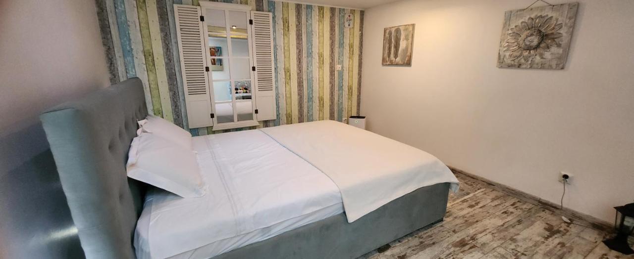 Morii Lake Pool Villa بوخارست المظهر الخارجي الصورة